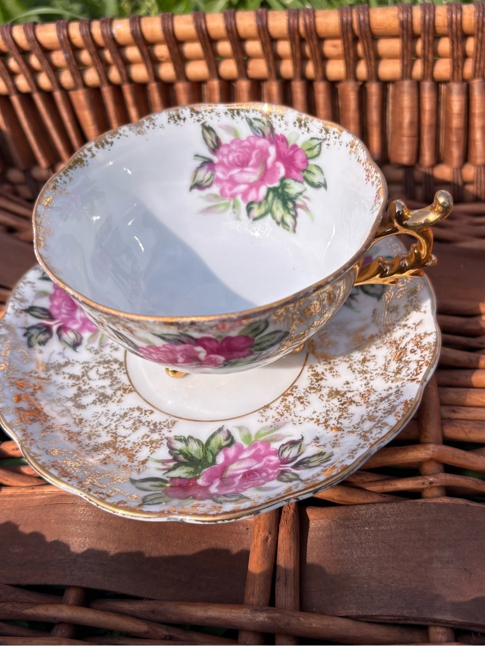 Source Unknown White Floral Pink Rose Gold Trim Porcelain Teacup and Saucer - Picture 3 of 4